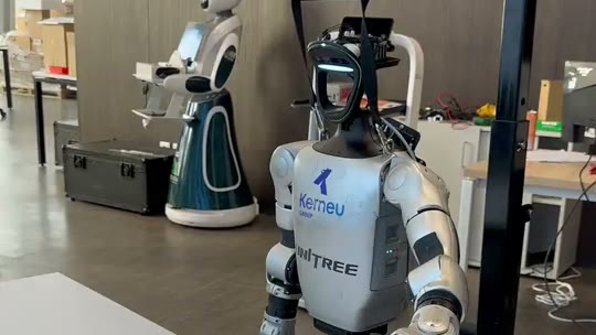 Students working with a Unitree G1 humanoid robot